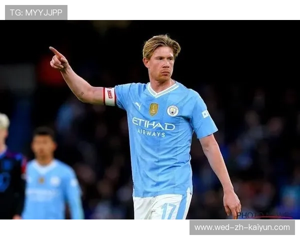 德布劳内绕过防守送出横传：曼城中场大师的艺术